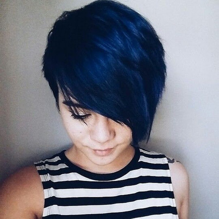 Темно синие волосы короткая стрижка