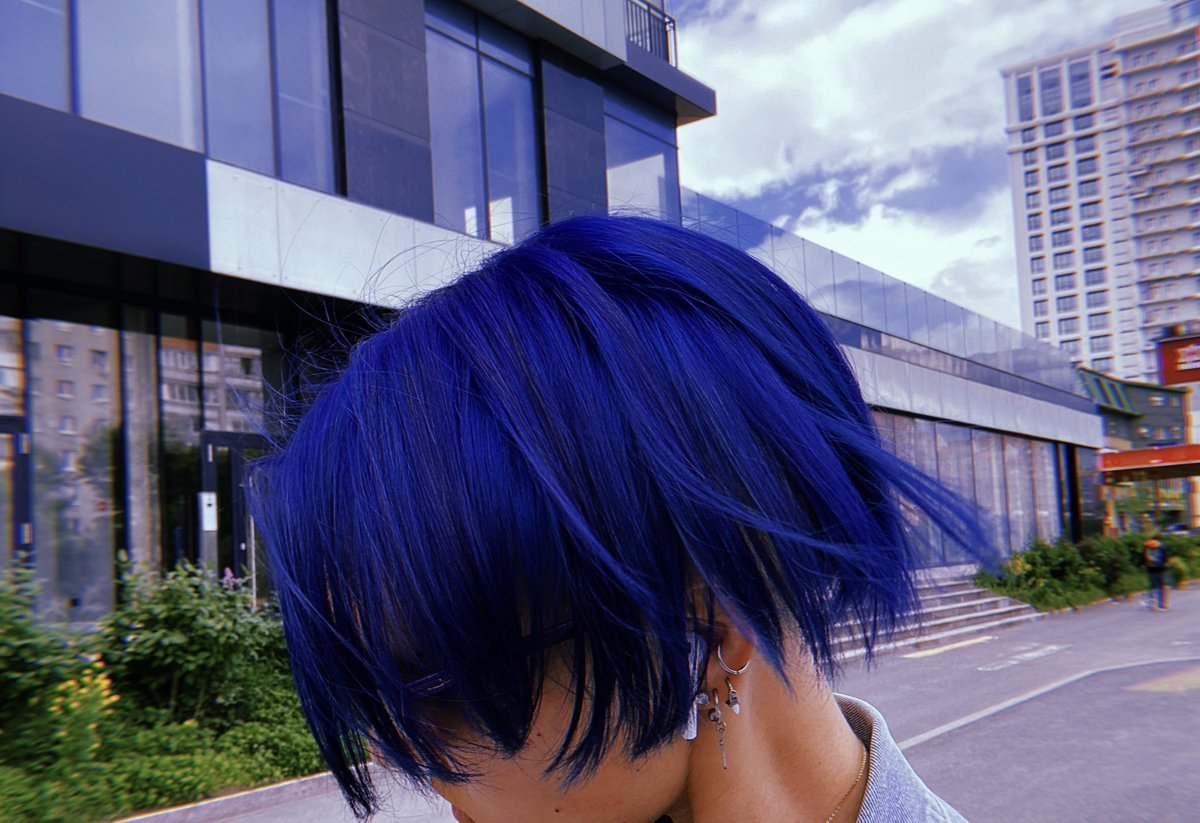 Синие волосы