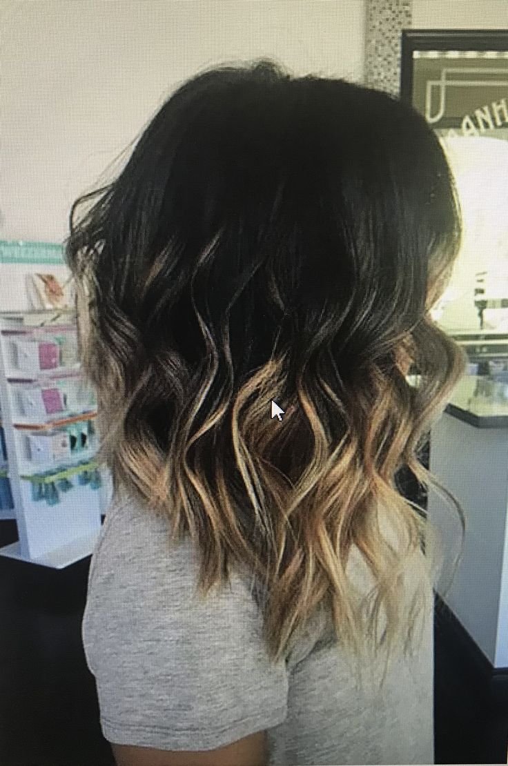 Светлый балаяж на темные волосы средней длины