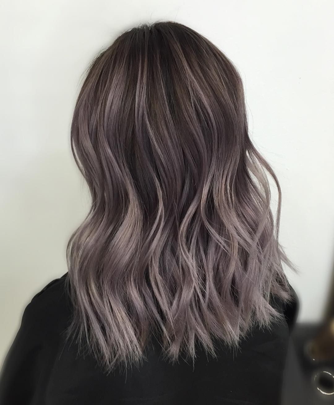 Темные волосы с пепельным оттенком