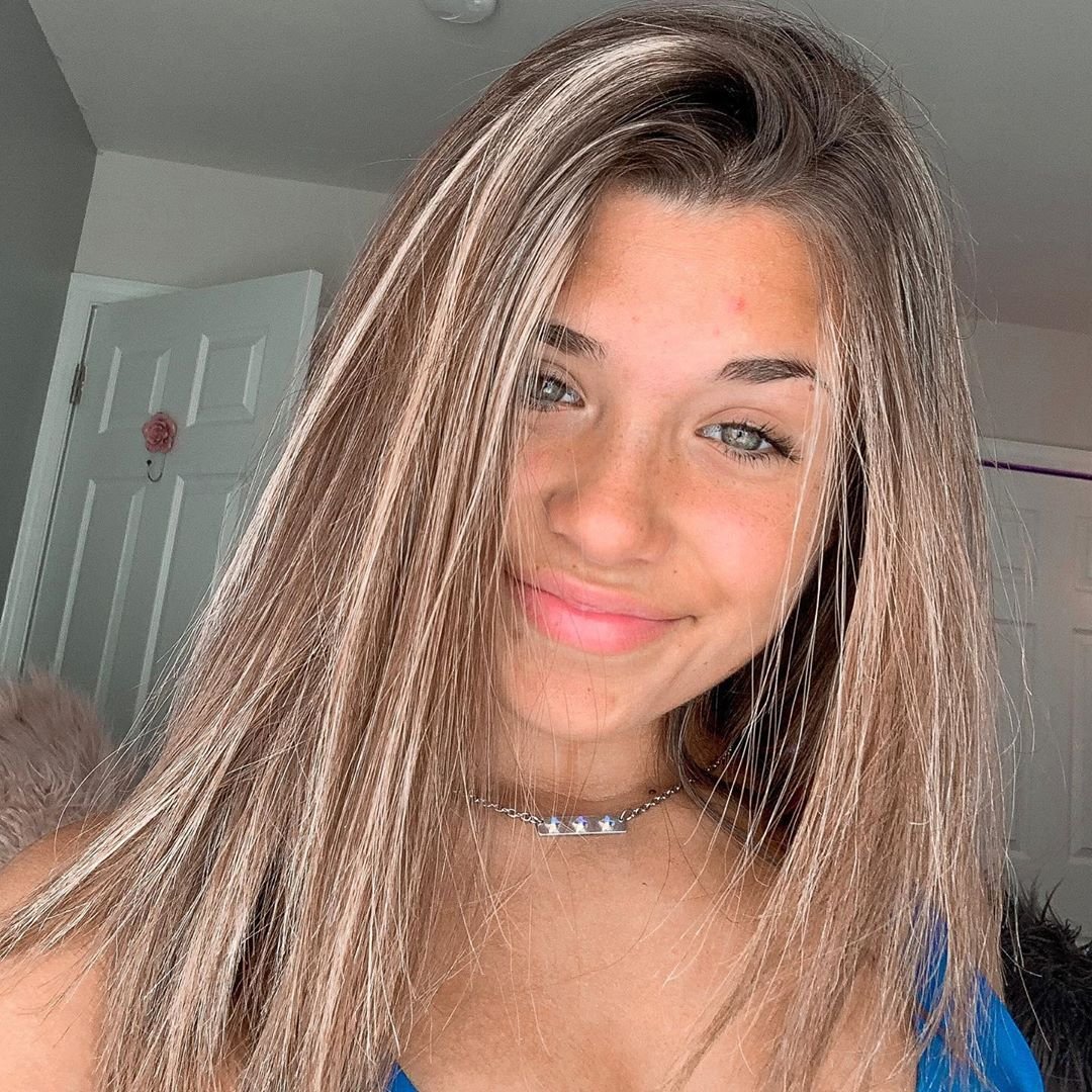 Несса Барретт блондинка