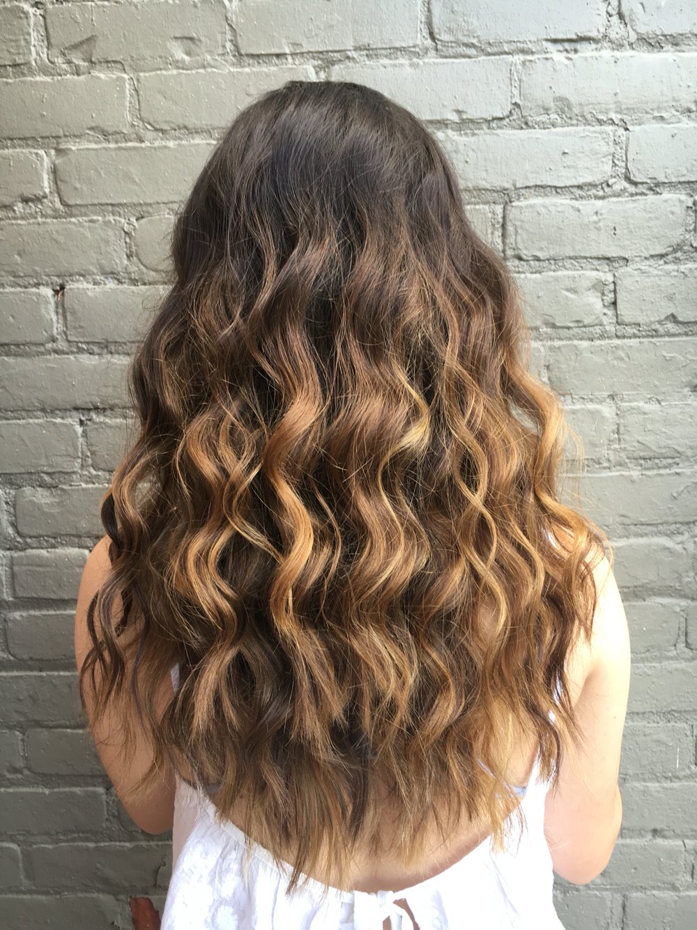 Длинные волнистые волосы