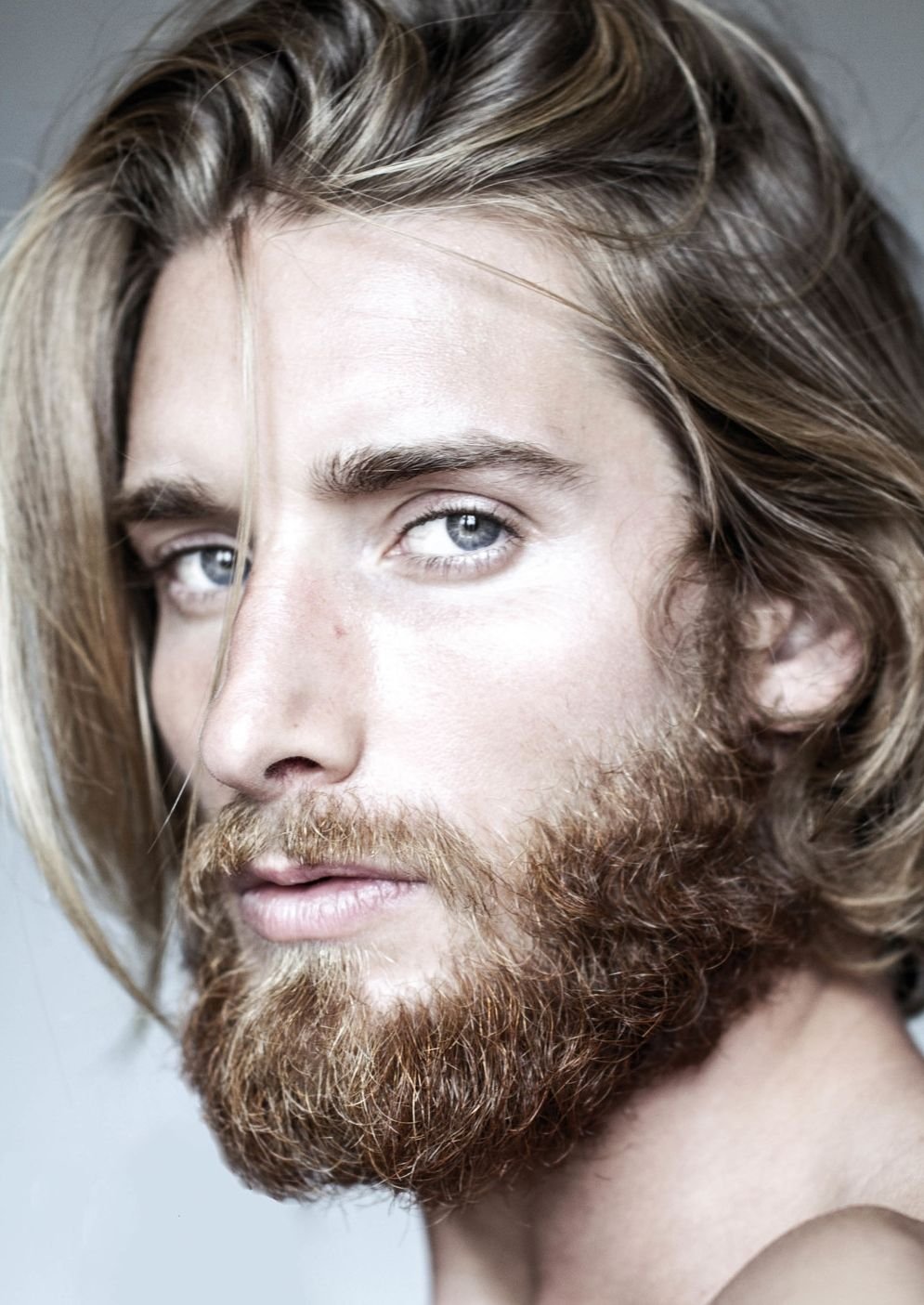 Мужчина блондин