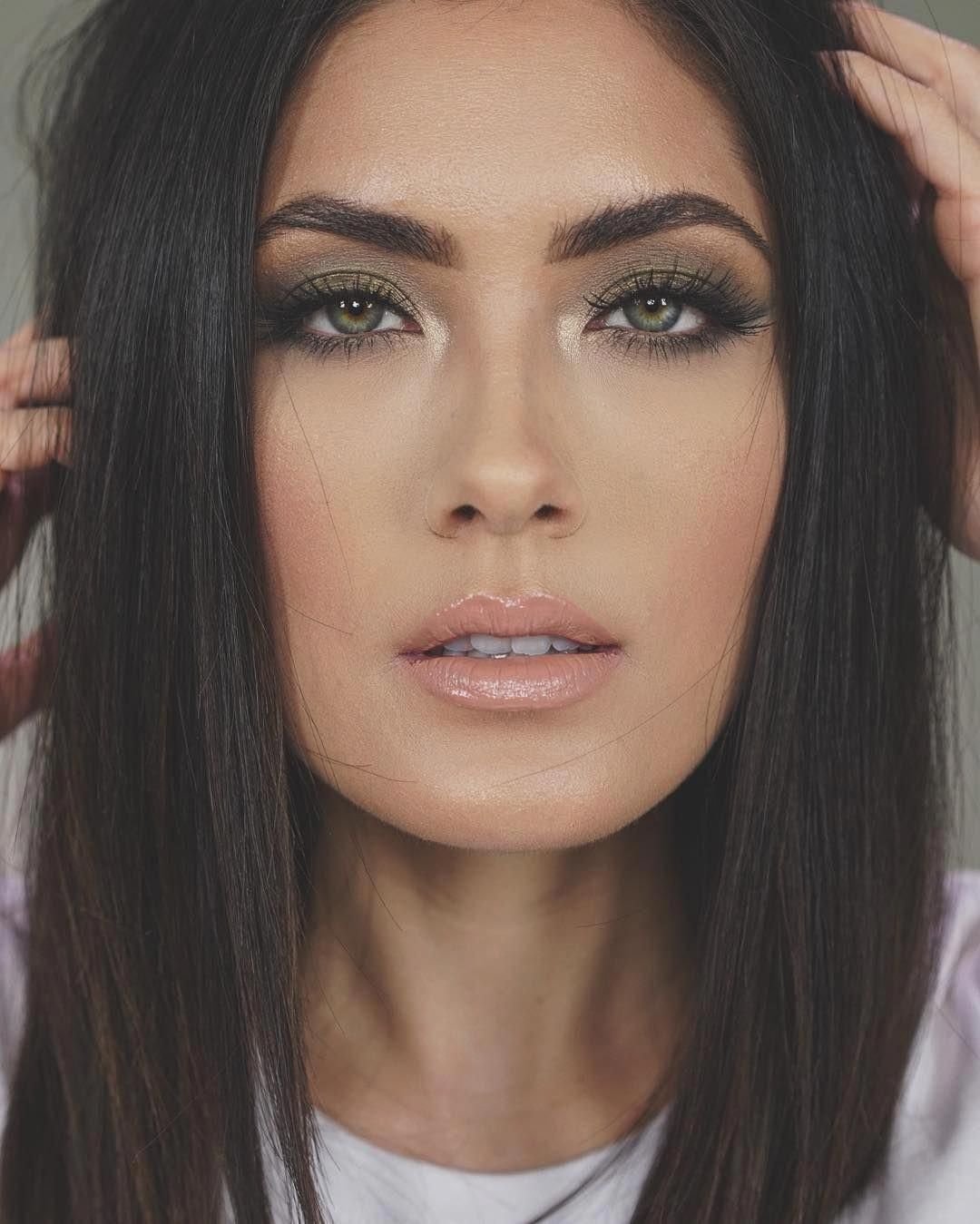 Макияж для зеленоглазых брюнеток