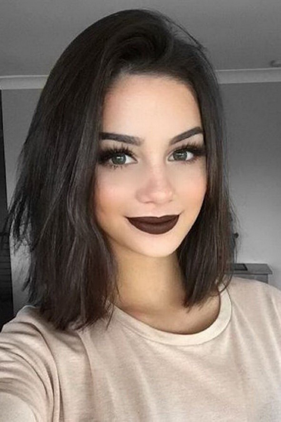 Коричневые брови у брюнеток