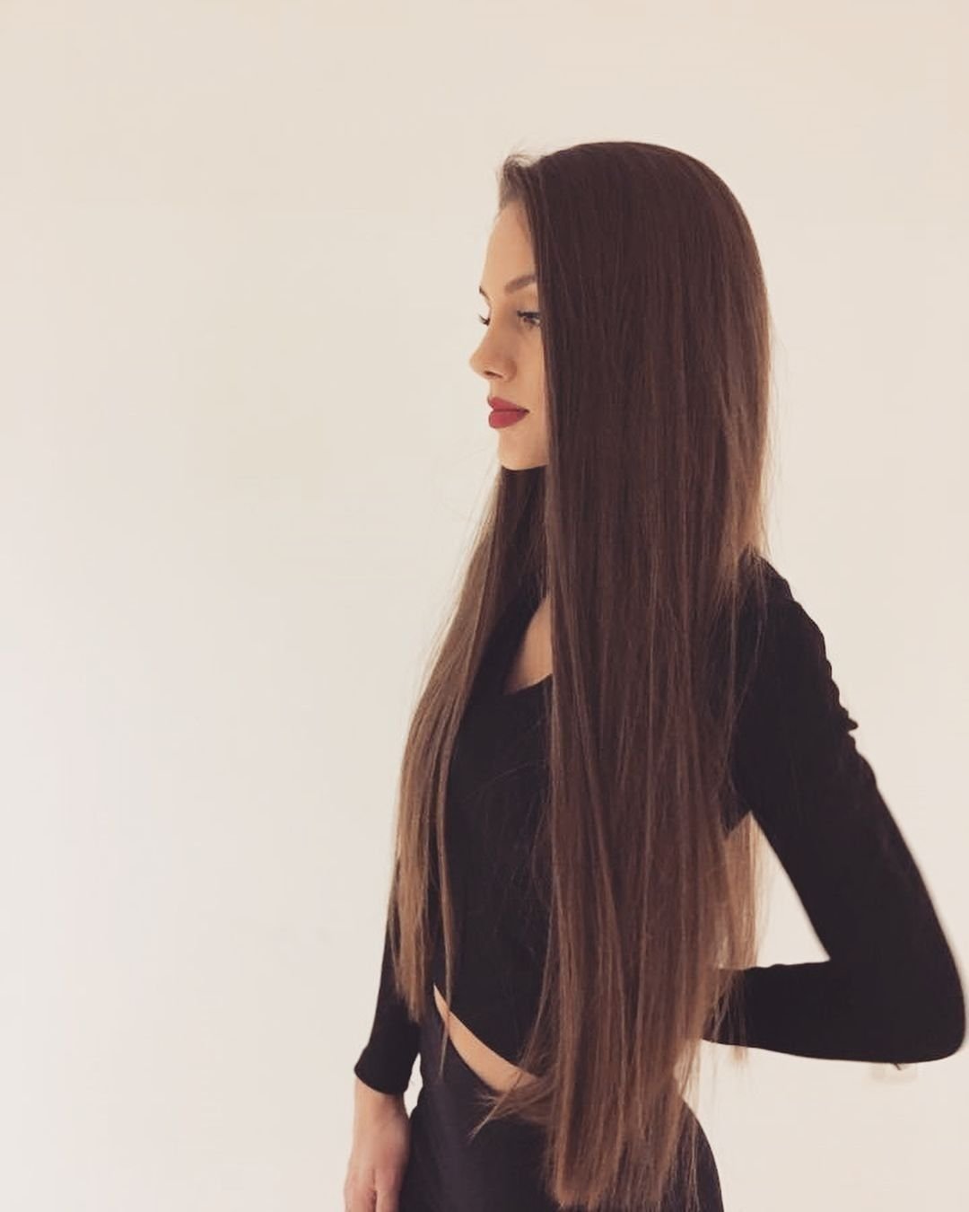 Прямые волосы со спины