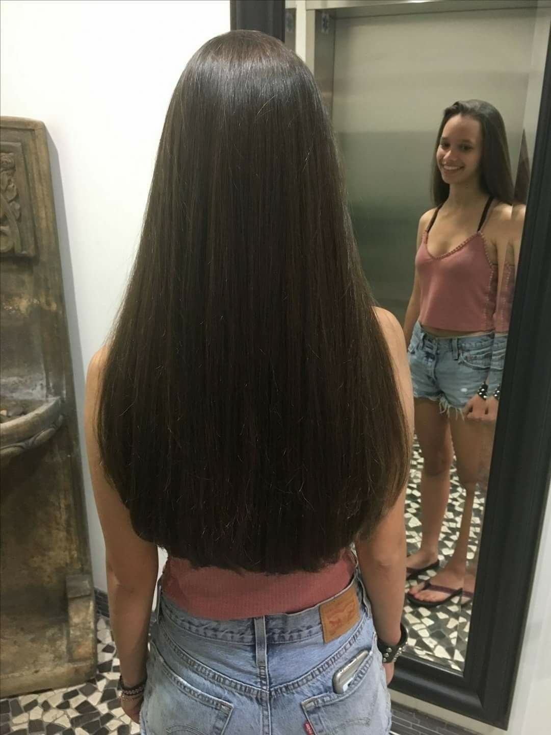 Длинные густые волосы со спины