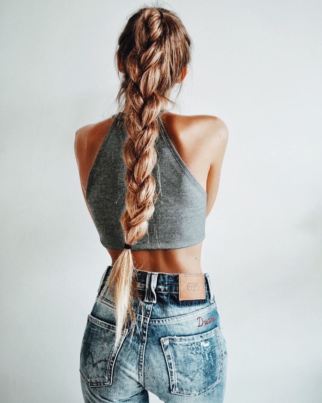 Длинные прямые русые волосы