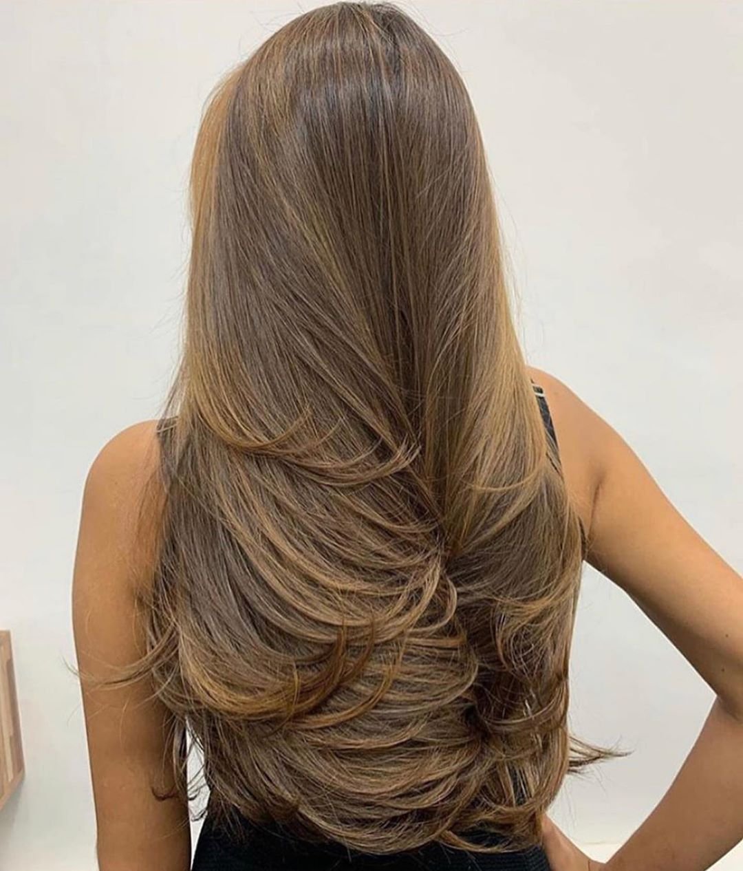 Стрижка на длинные волосы со спины