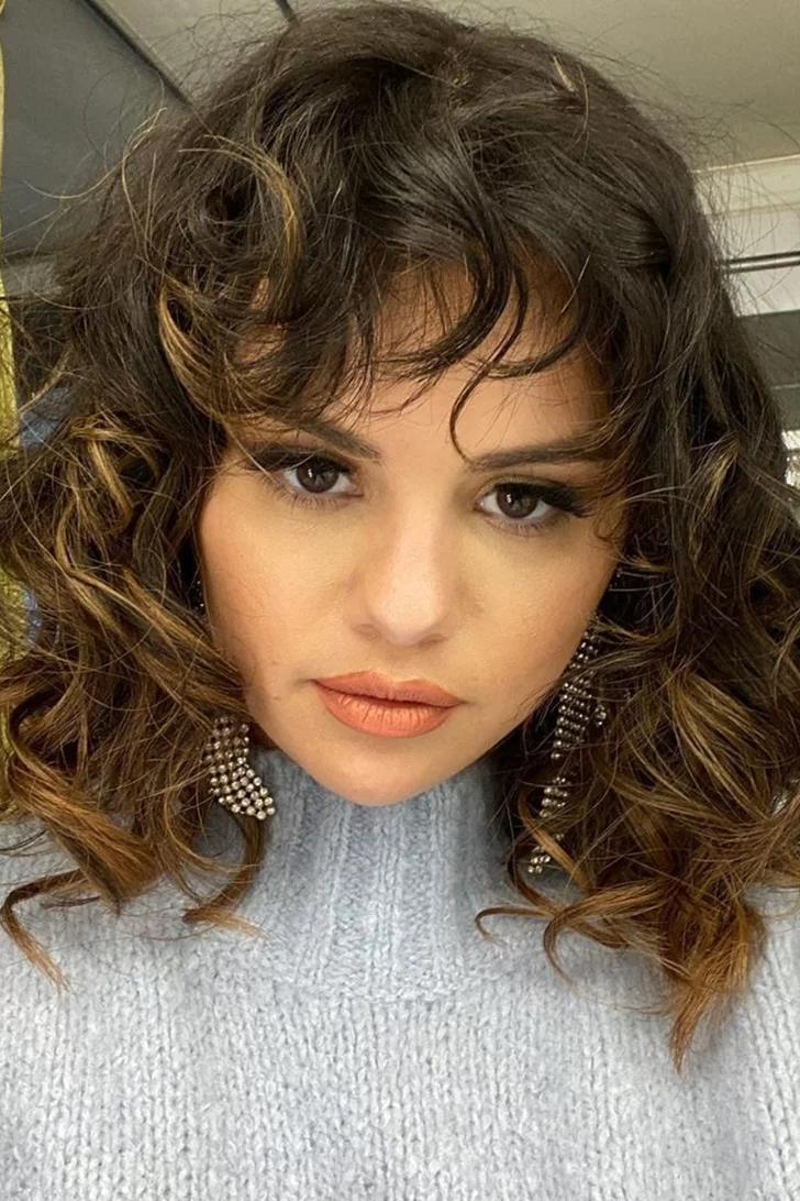 Селена Гомес кудри