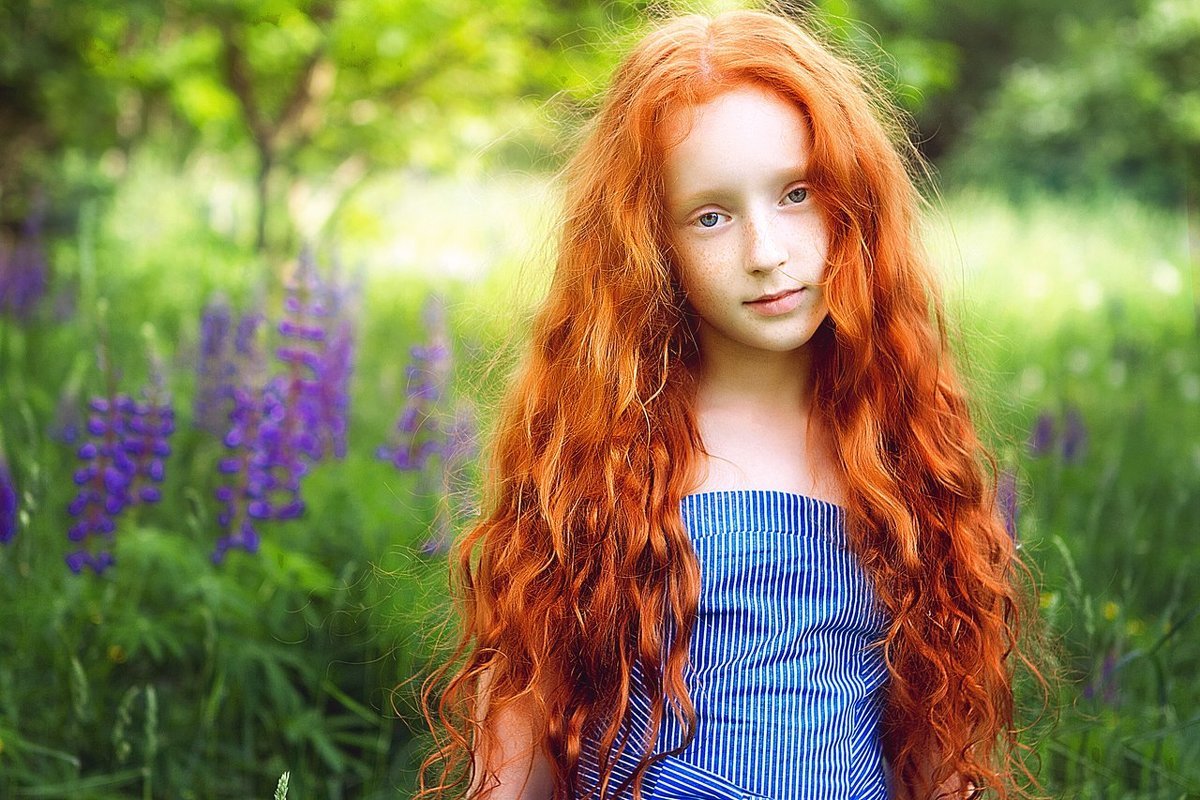 Рыжеволосая девочка