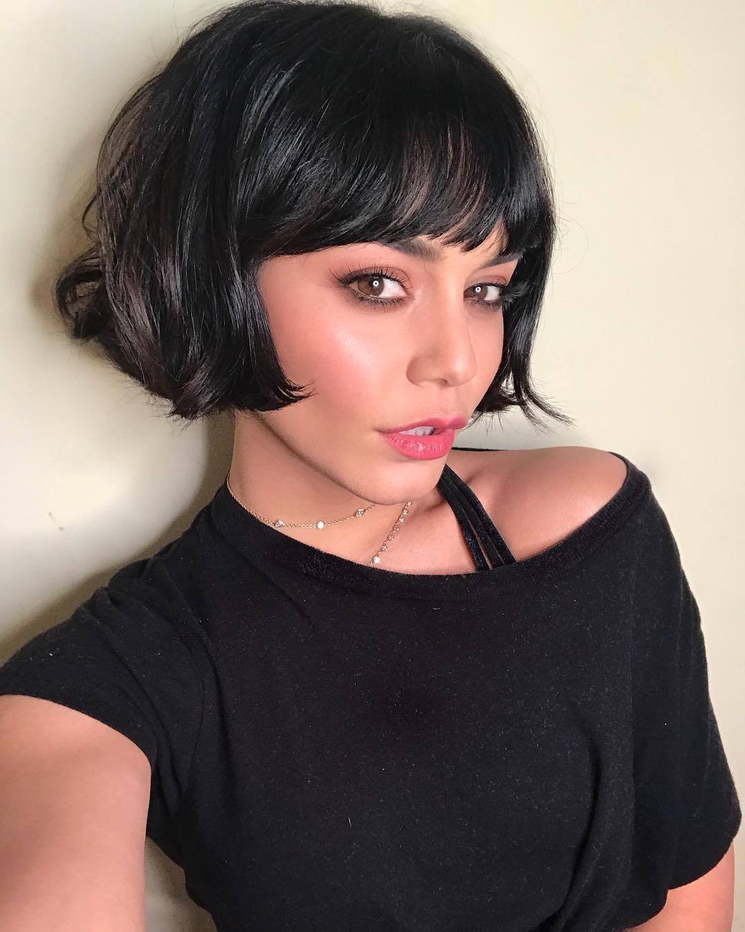 Стрижка до плеч темные волосы