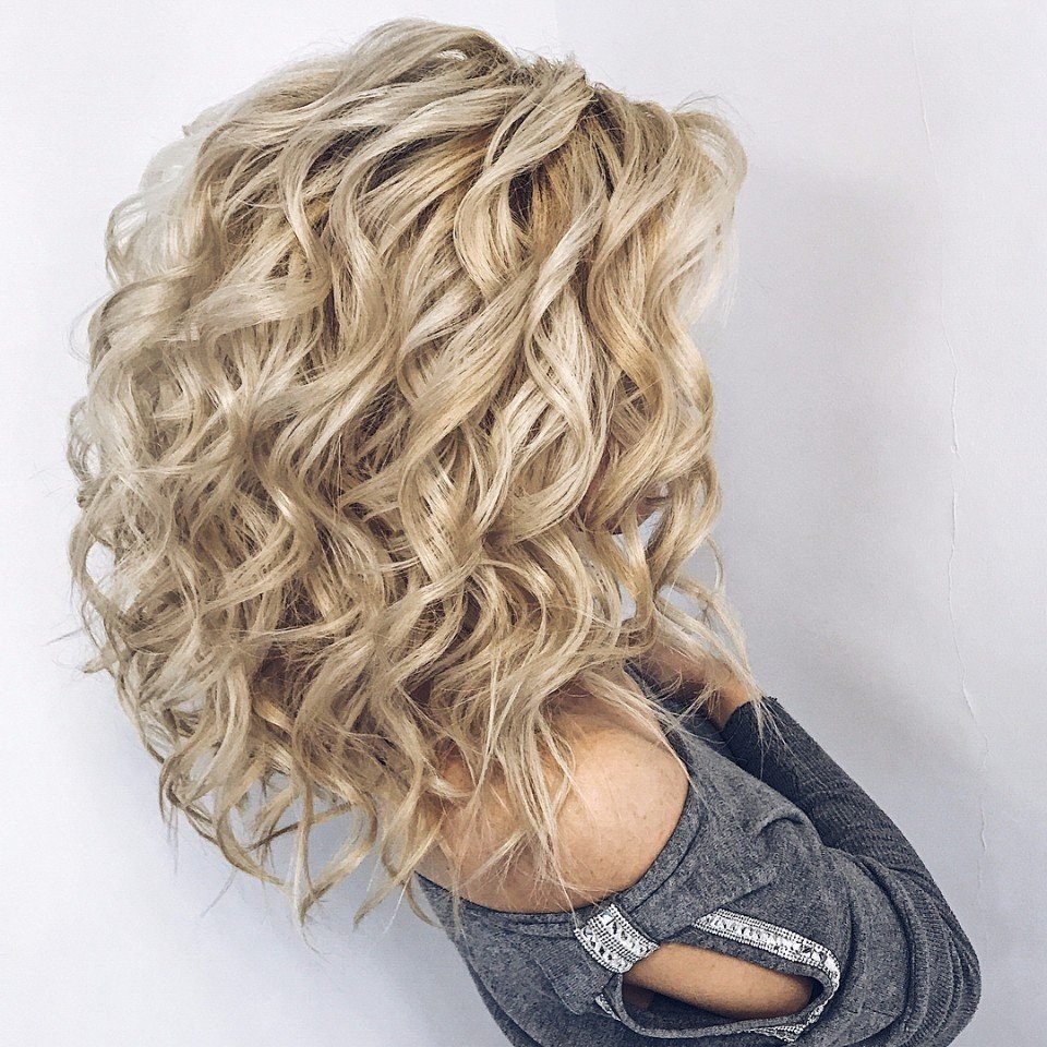 Лёгкие Локоны на средние волосы