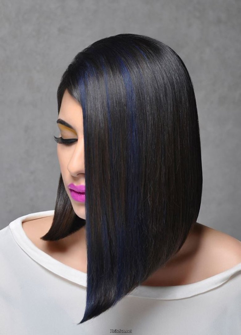 Черное каре с прядями