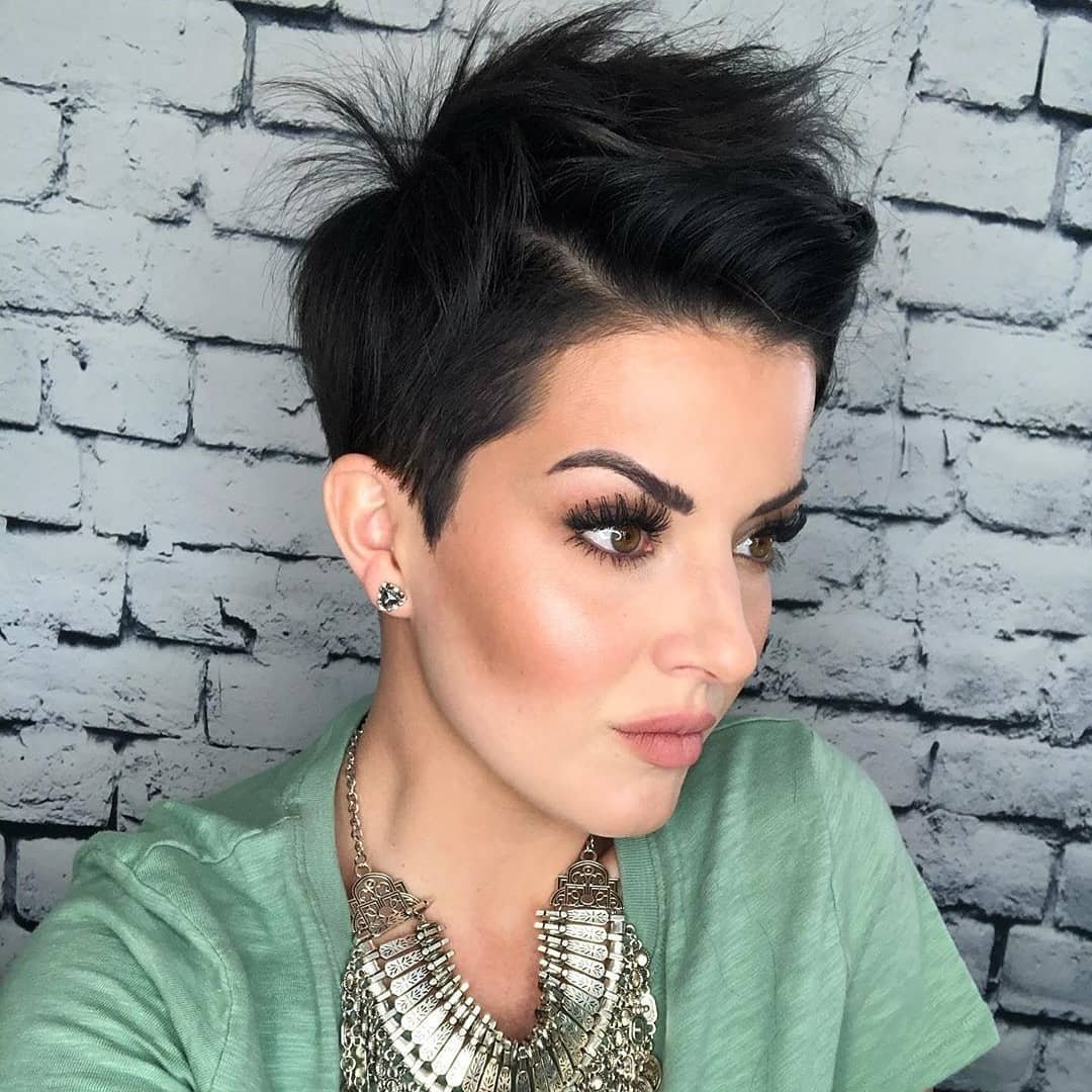 Ультра короткие стрижки блонд