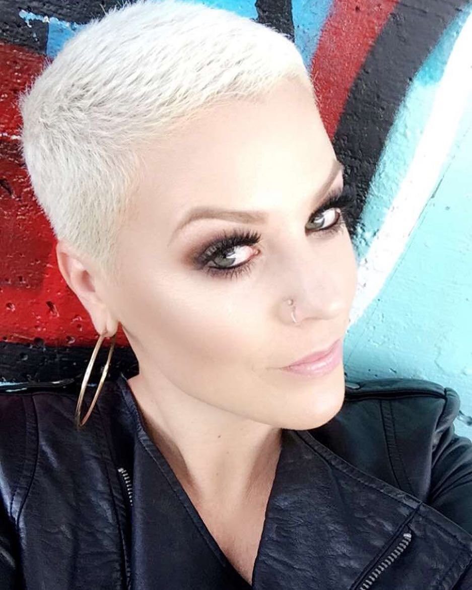 Girl short Haircut with Clipper