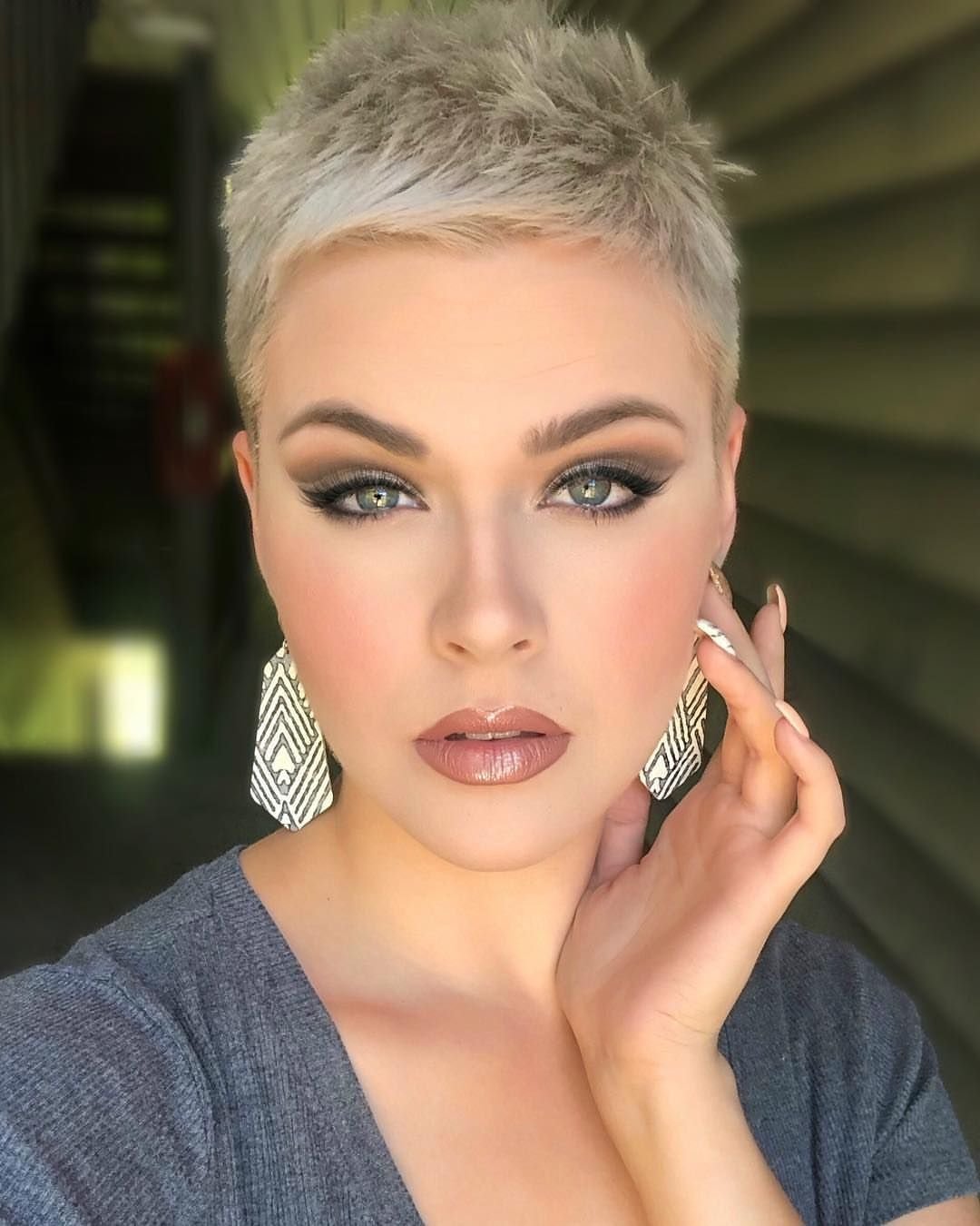 Стрижка Пикси Калманович