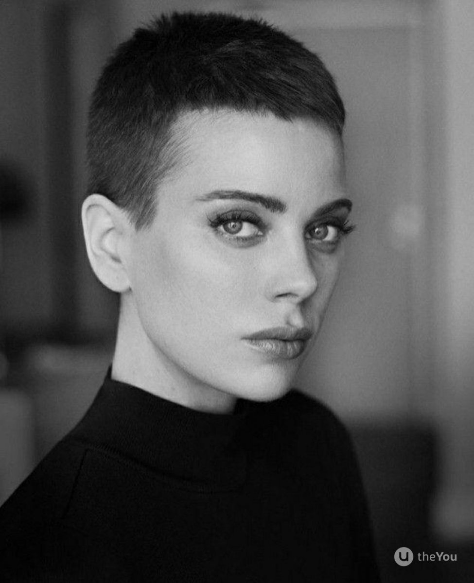 Натали Портман с короткой стрижкой