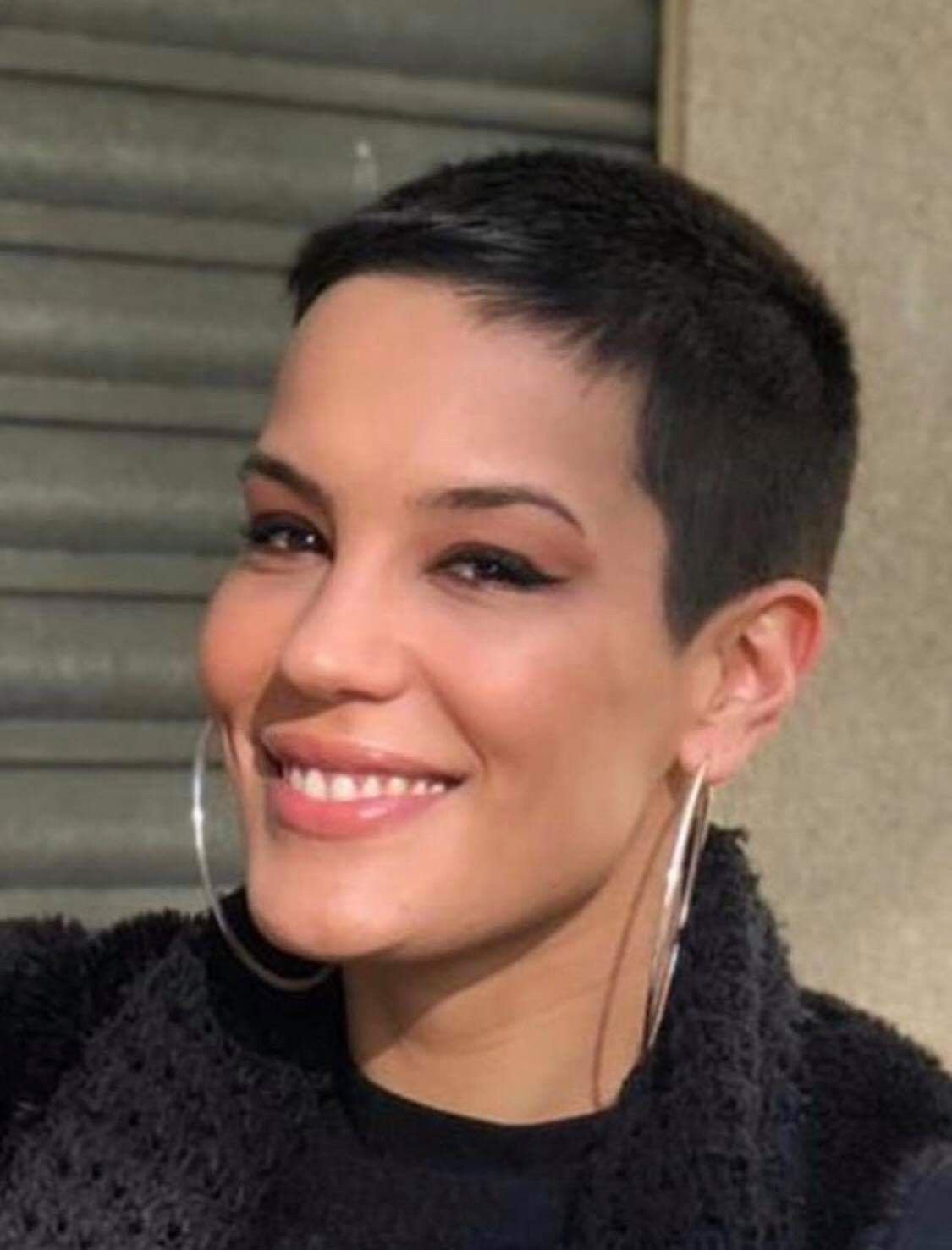 Ультракороткая стрижка блонд