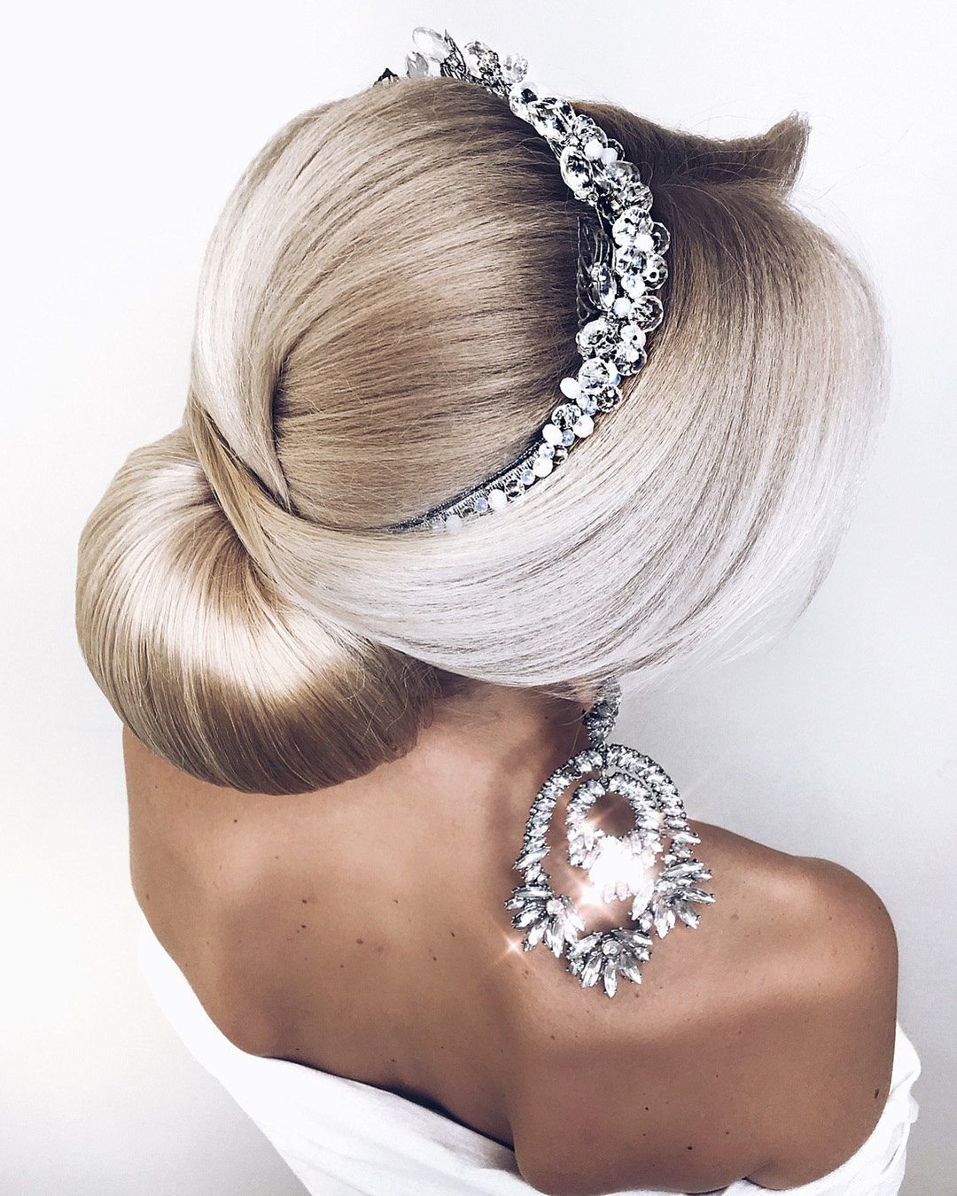 Модные вечерние прически 2022