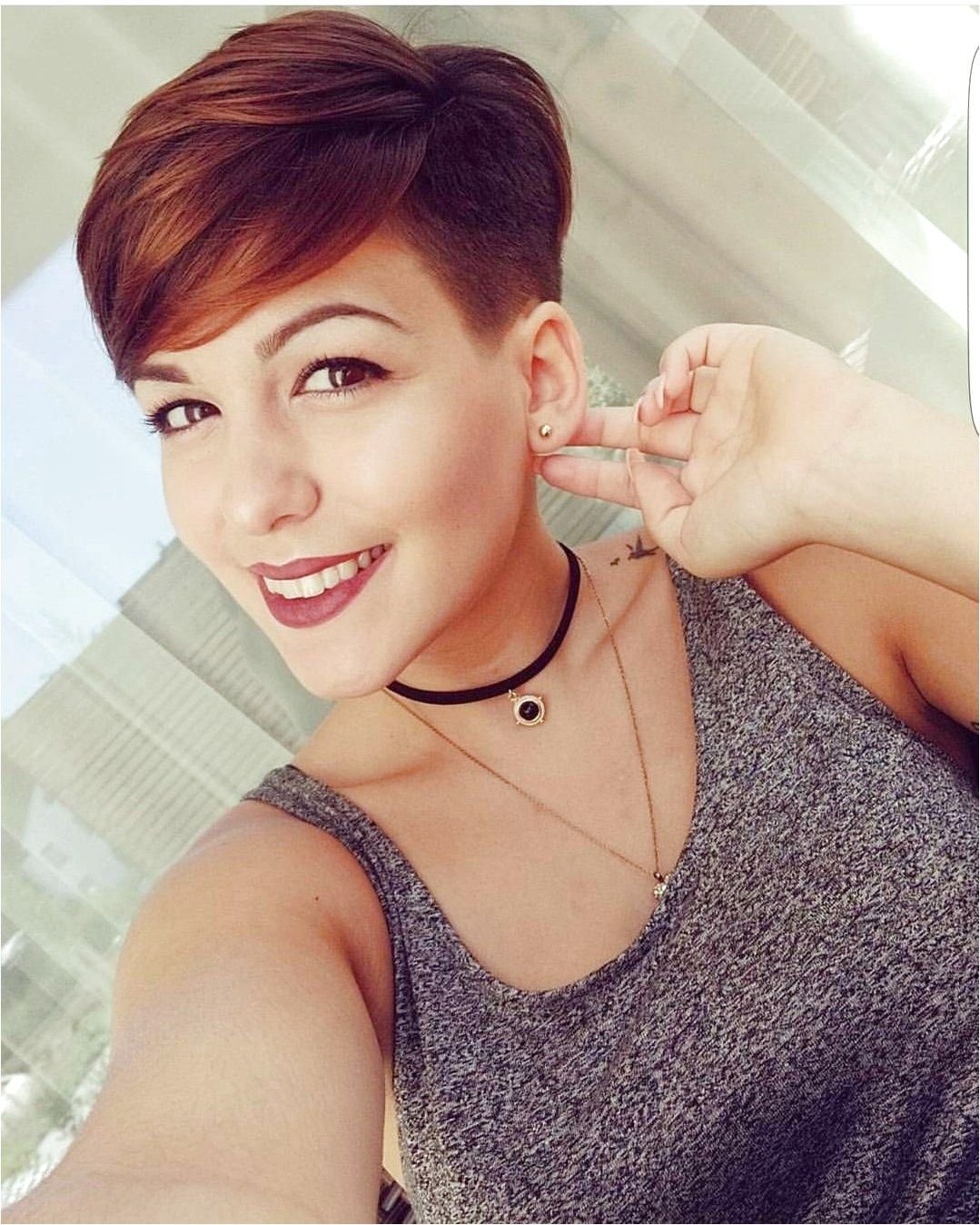 Короткие женские стрижки с выбриванием рыжие