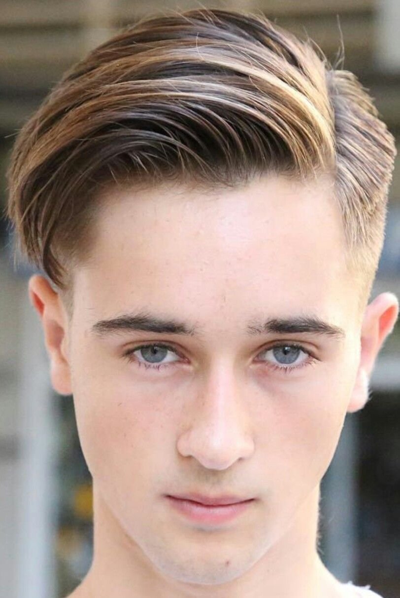 Прическа набок у мальчиков