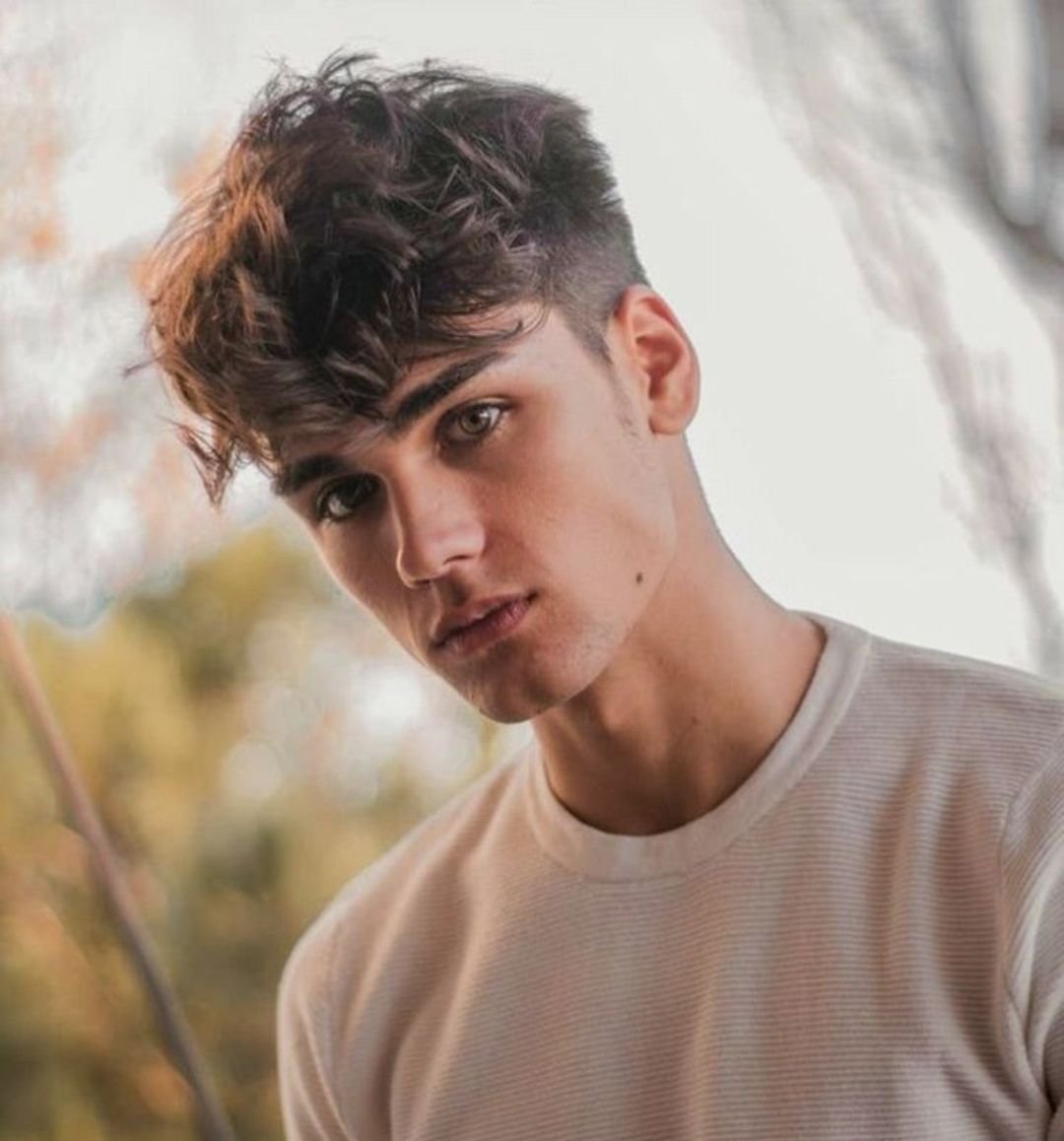 Альваро Рико прическа