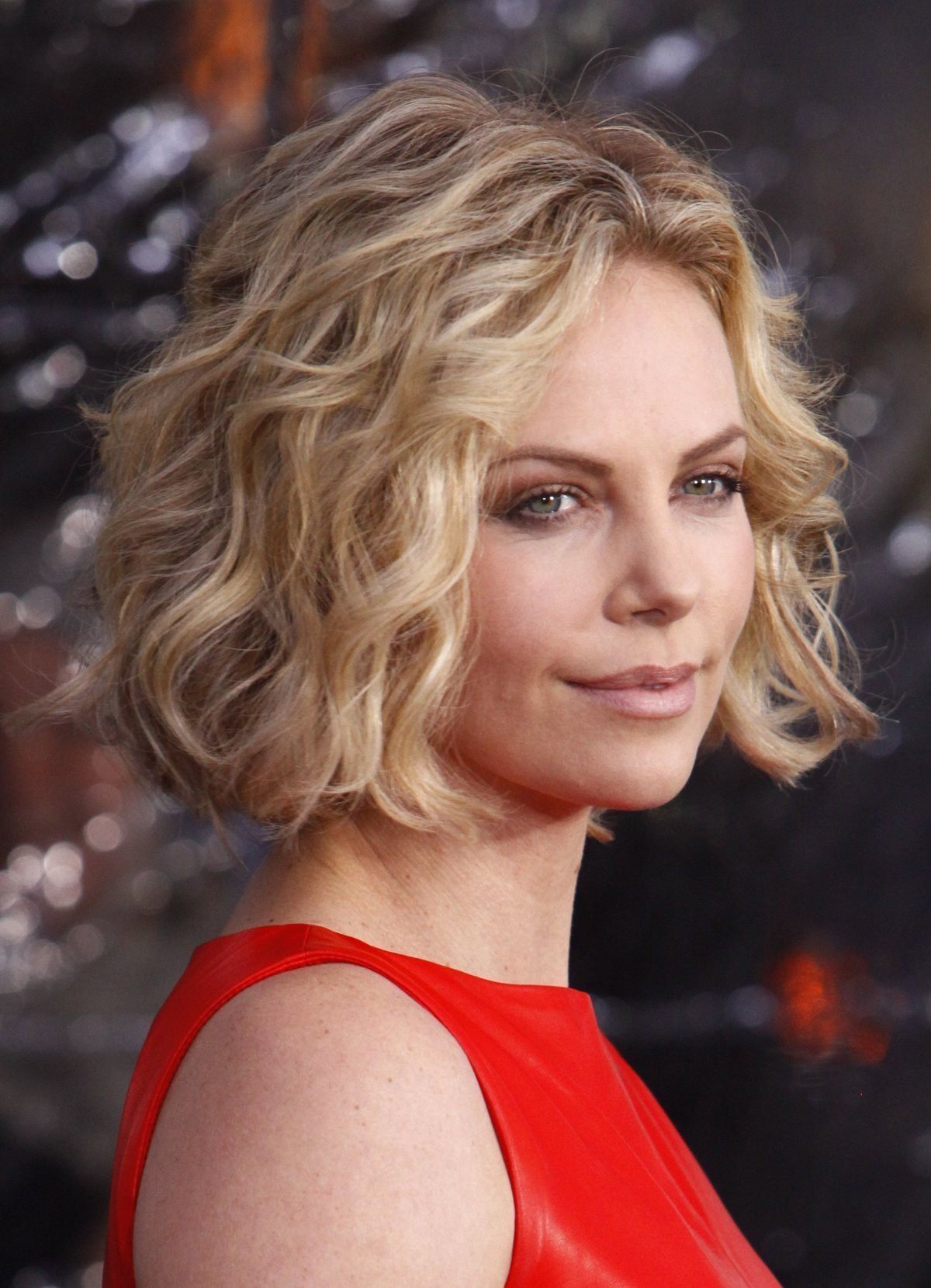 Шарлиз Террон с кудряшками