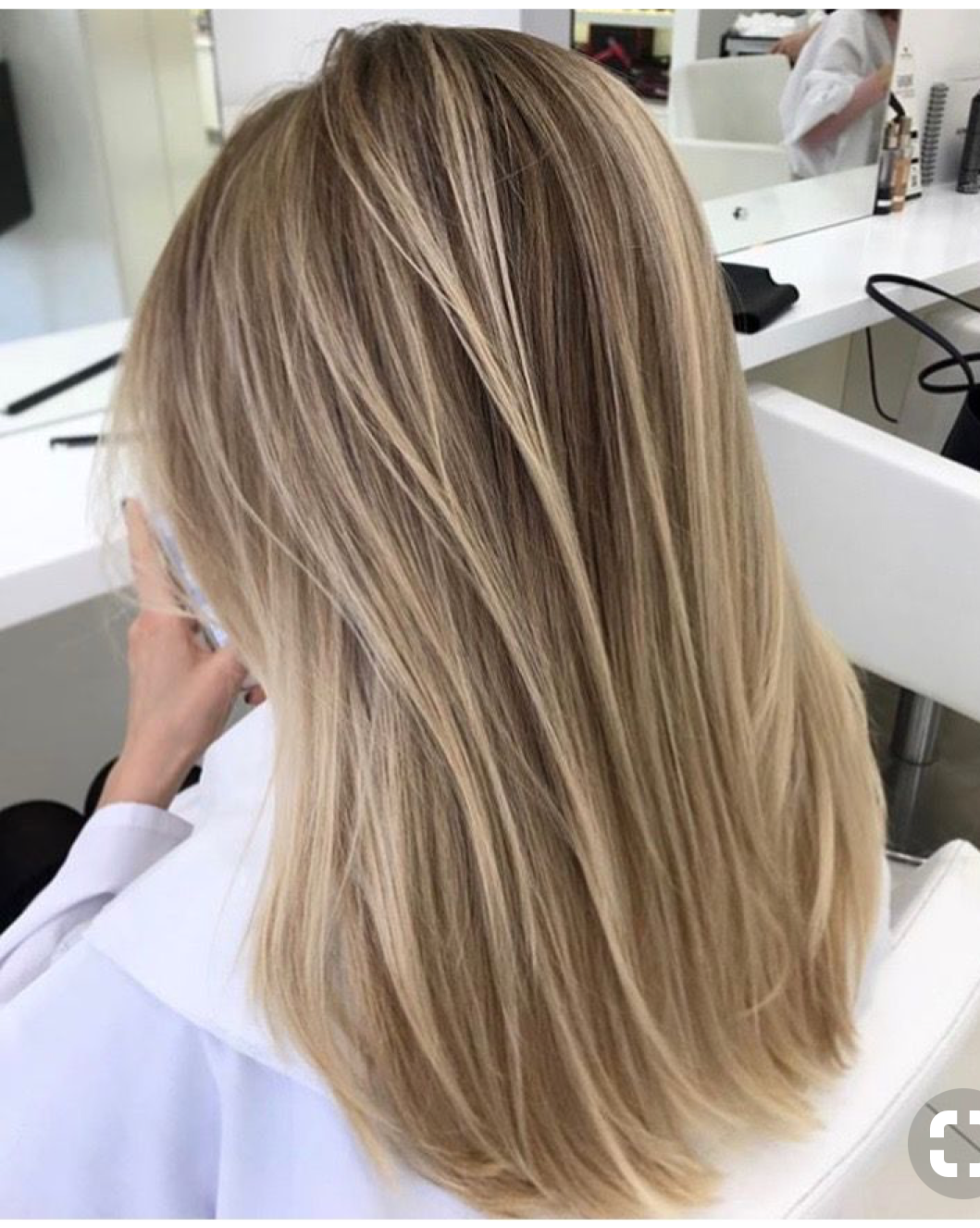 Белое мелирование на каре