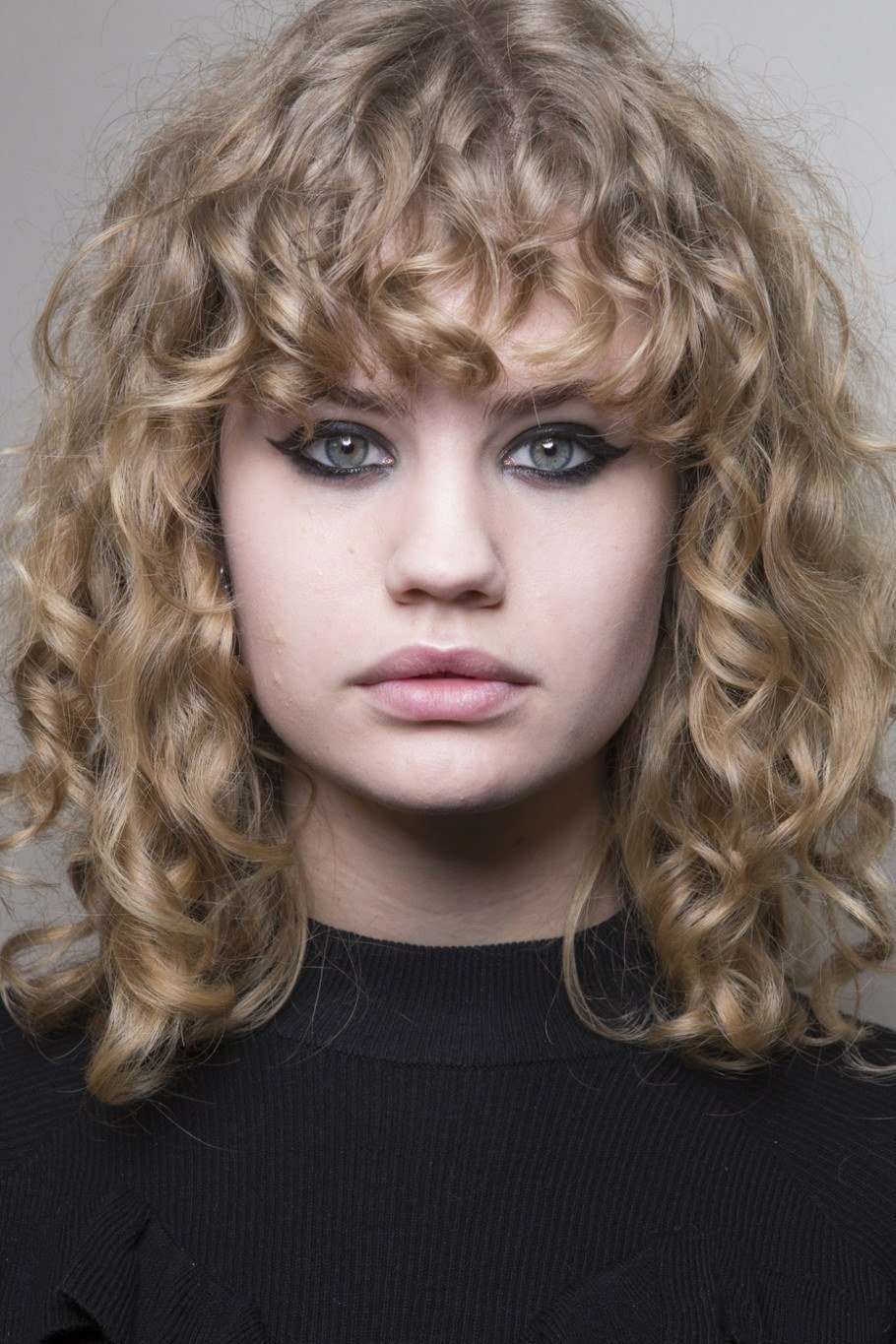 Челка на кудрявые волосы