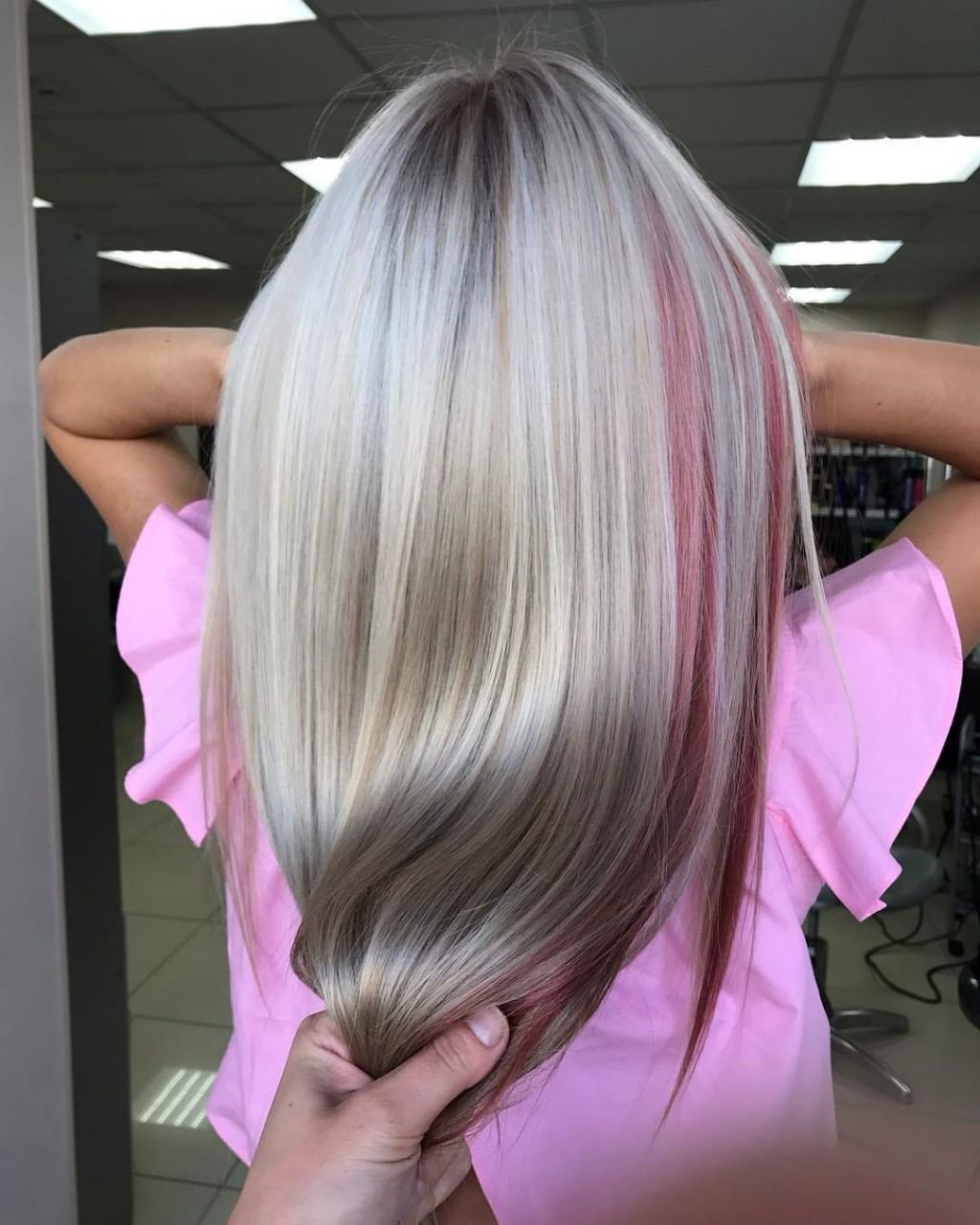 Блонд с розовым мелированием