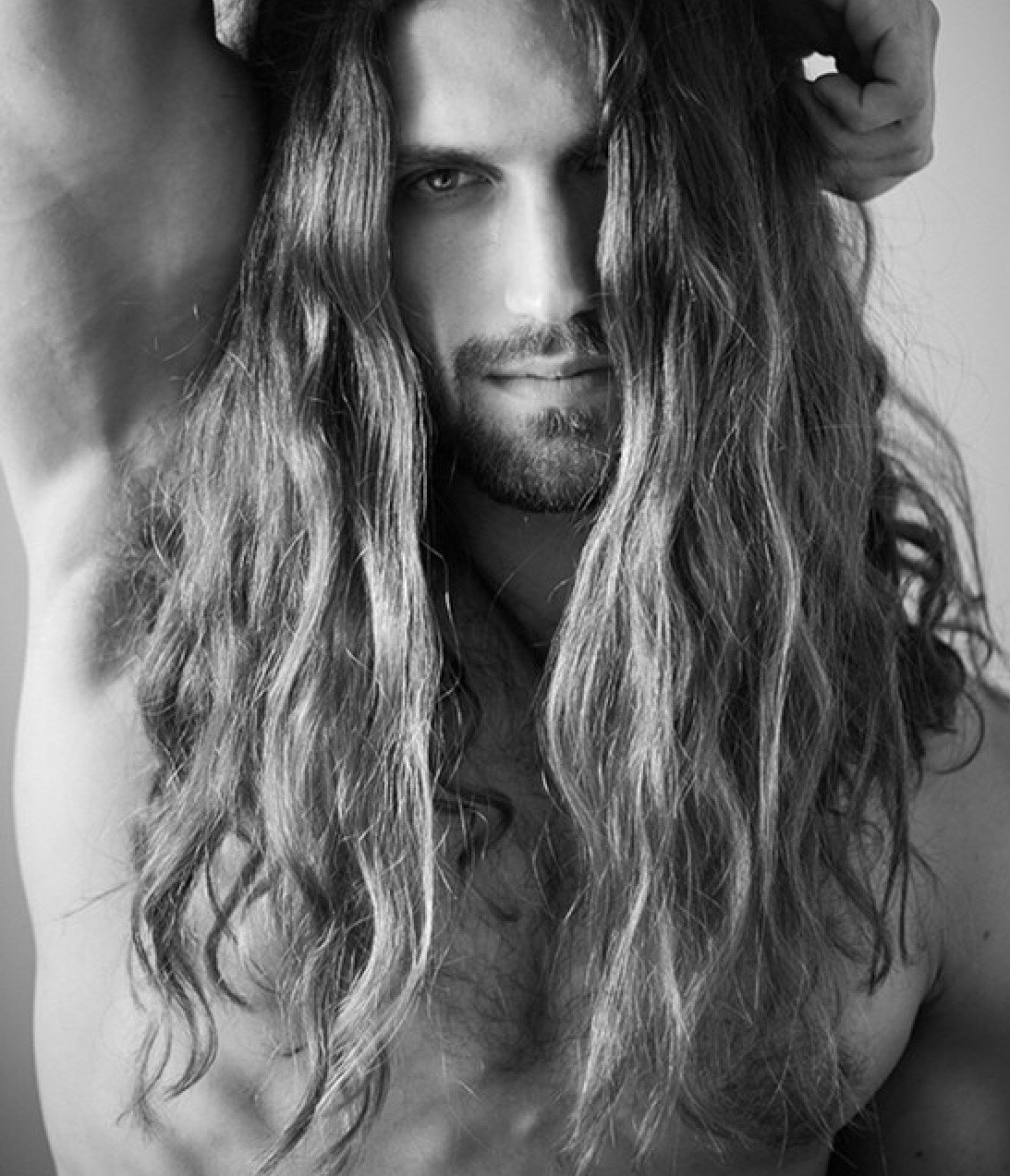 фотографии мужчин с длинными волосами