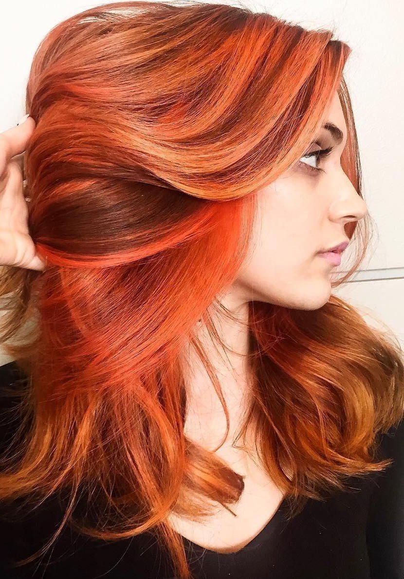 Цветные пряди на рыжих волосах