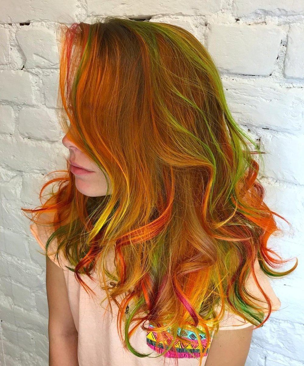 Luanna Perez красные волосы