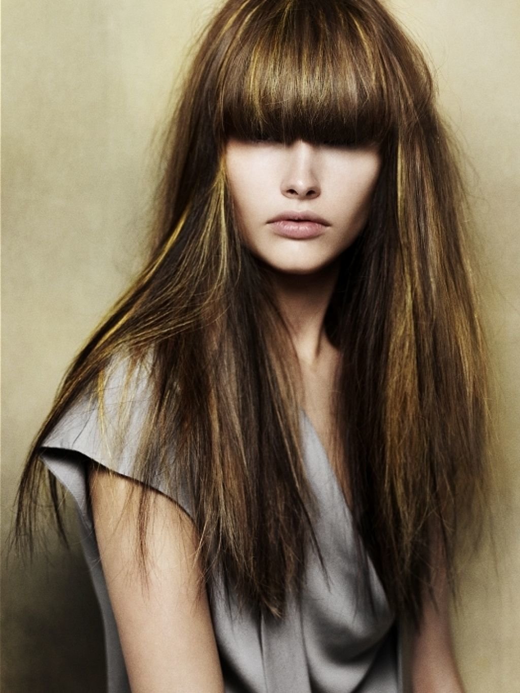 Длинные волосы с челкой