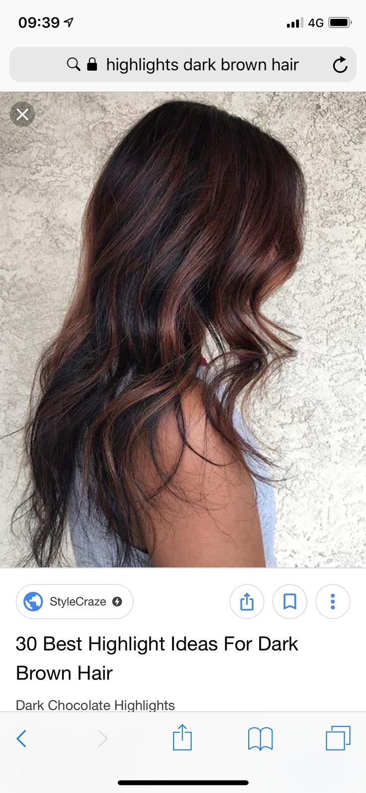 Цвет волос темные с коричневыми прядями