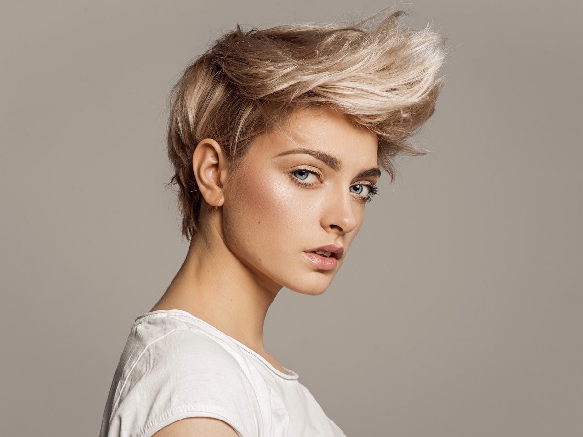 Объемный Боб каре на средние волосы с челкой