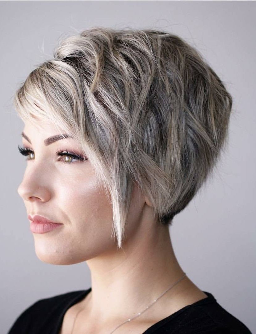 Стрижка Каскад Боб на средние волнистые волосы