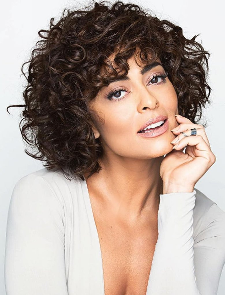 Стрижки на волнистые волосы после 50 лет