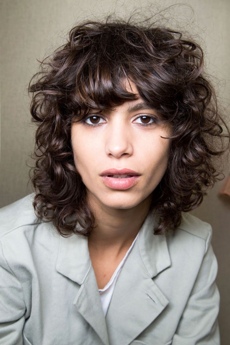 Возрастные стрижки для вьющихся волос