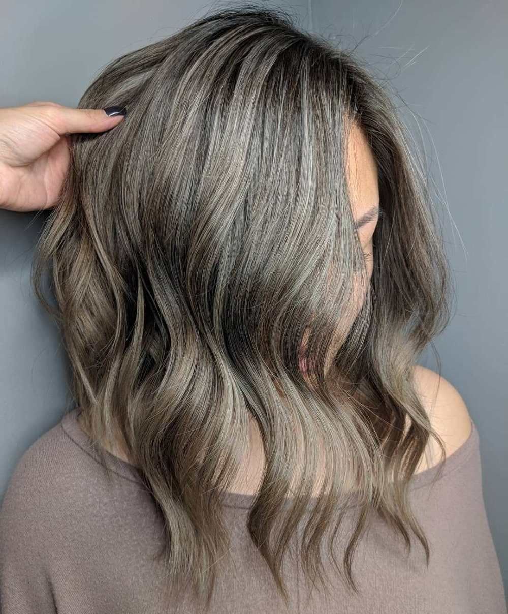 Русые волосы с сединкой