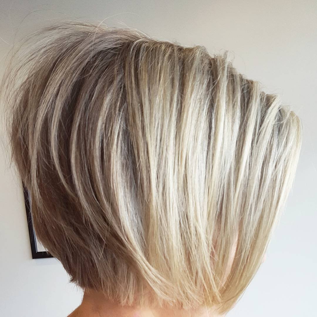 Каре Боб градуированное мелирование