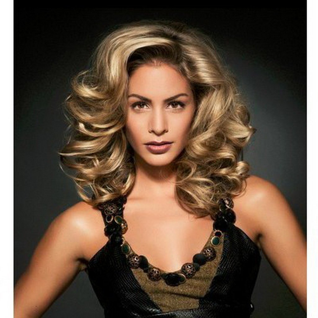 Прическа крупные Локоны на средние волосы