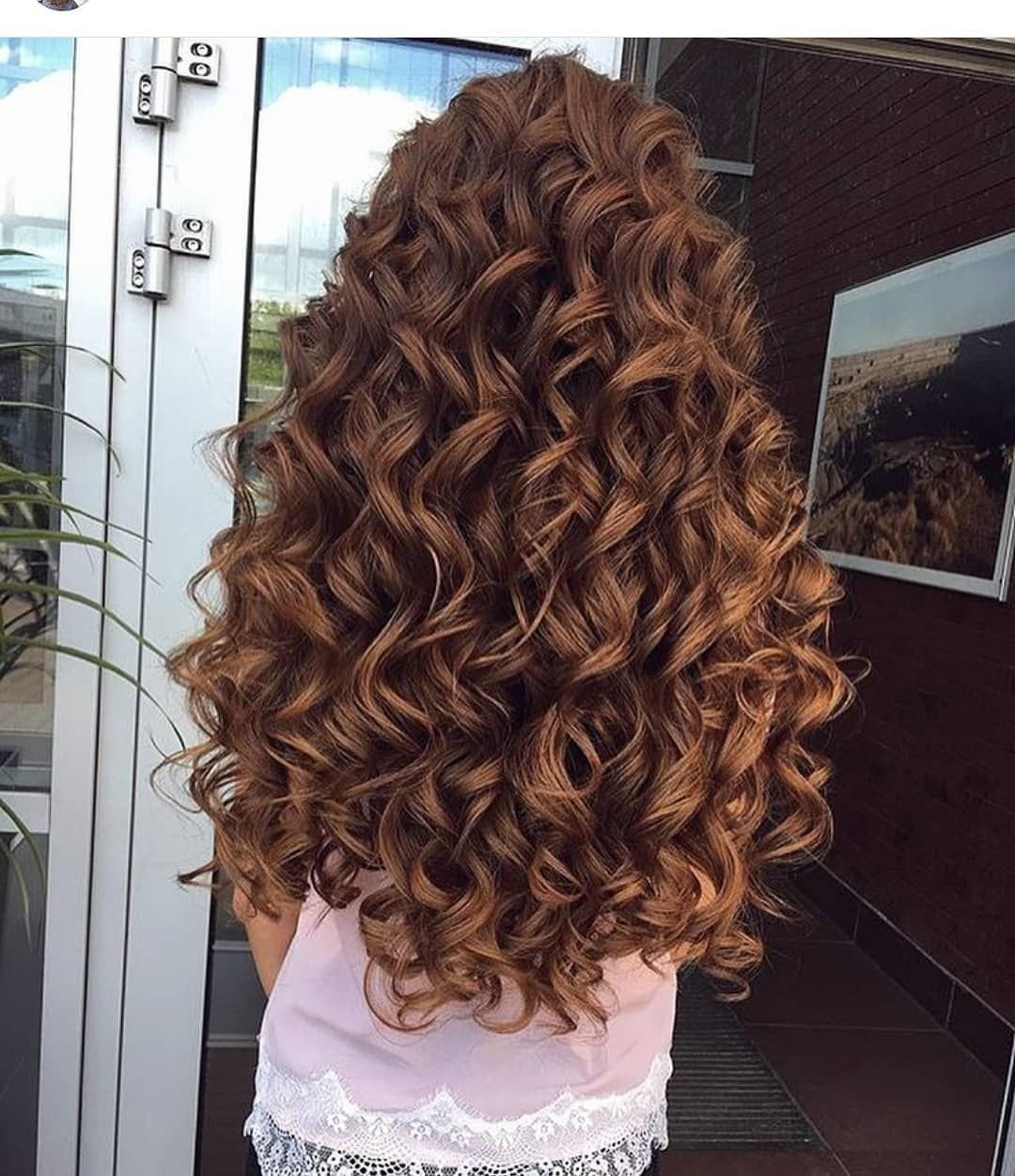 Локоны на длинные густые волосы