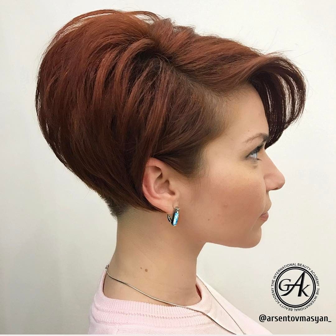 Стрижка Боб каре асимметрия на ножке