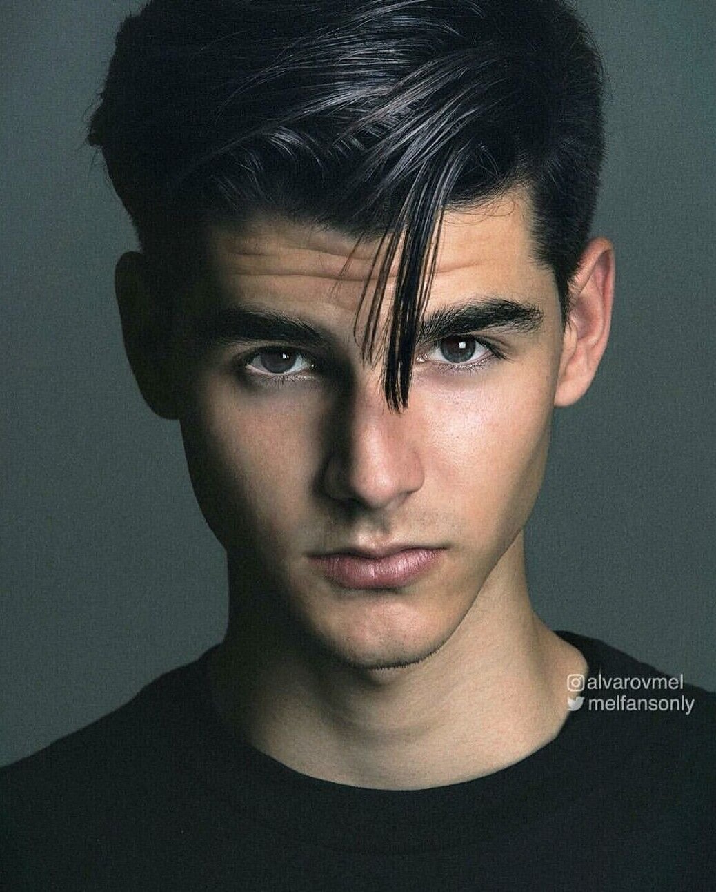 Альваро Мэл брюнет
