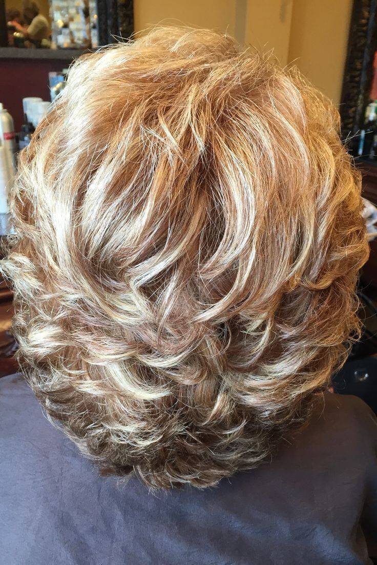 Каскад с карвингом на средние волосы