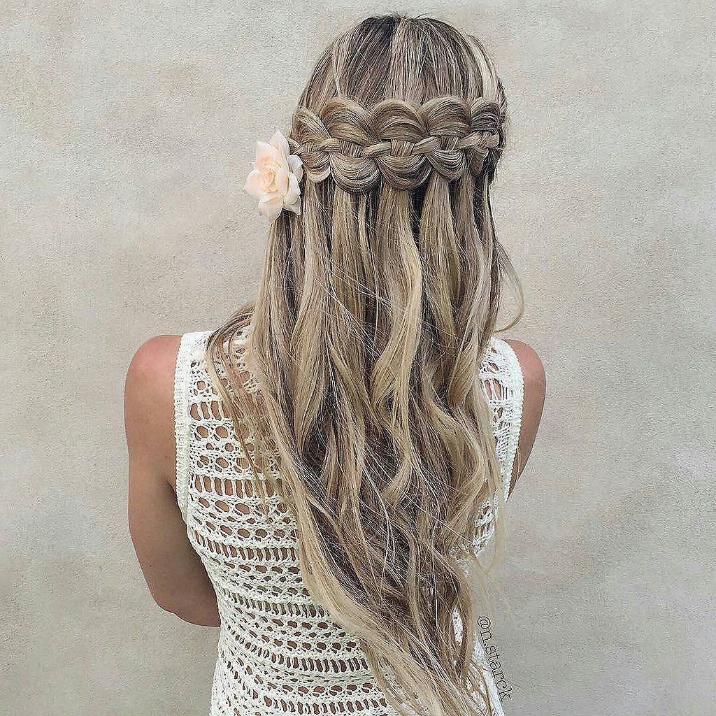 Косы на распущенных волосах