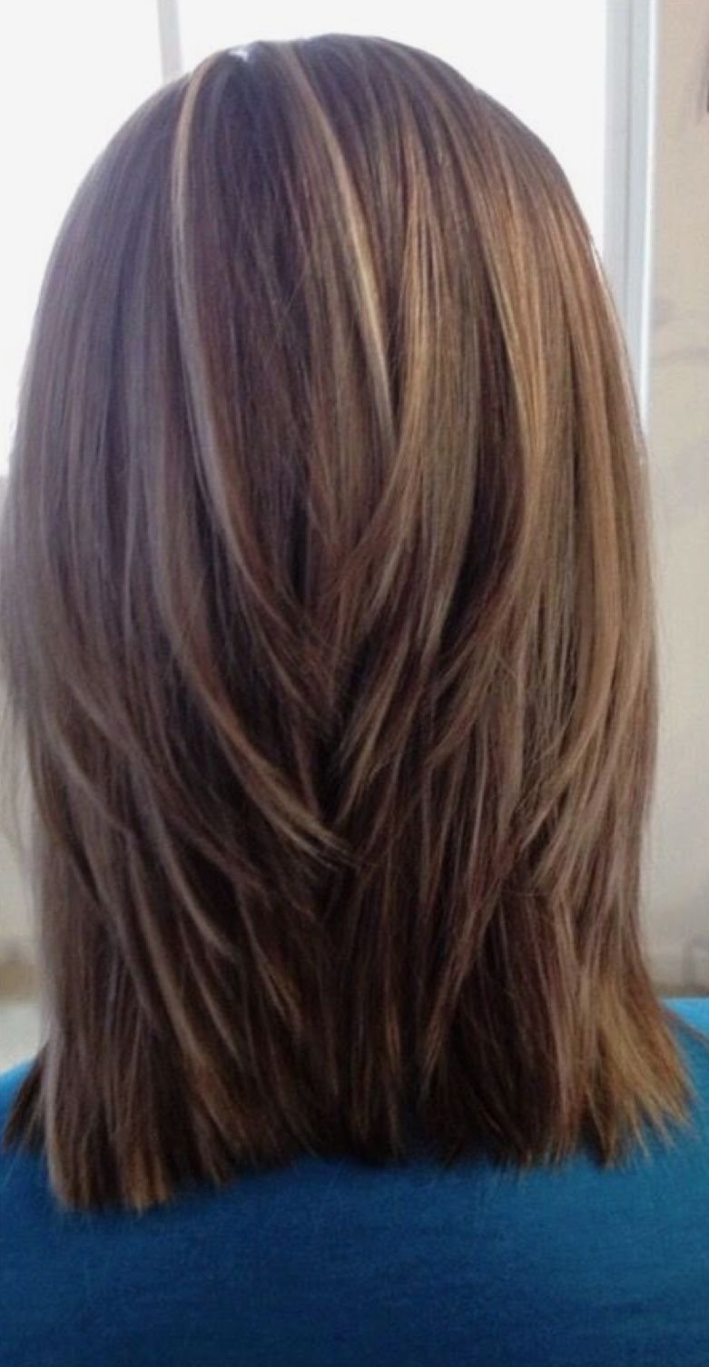 Женские стрижки на средние волосы сзади