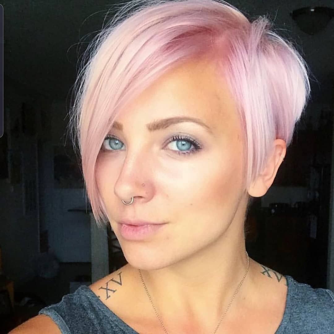 Каре с розоватым оттенком